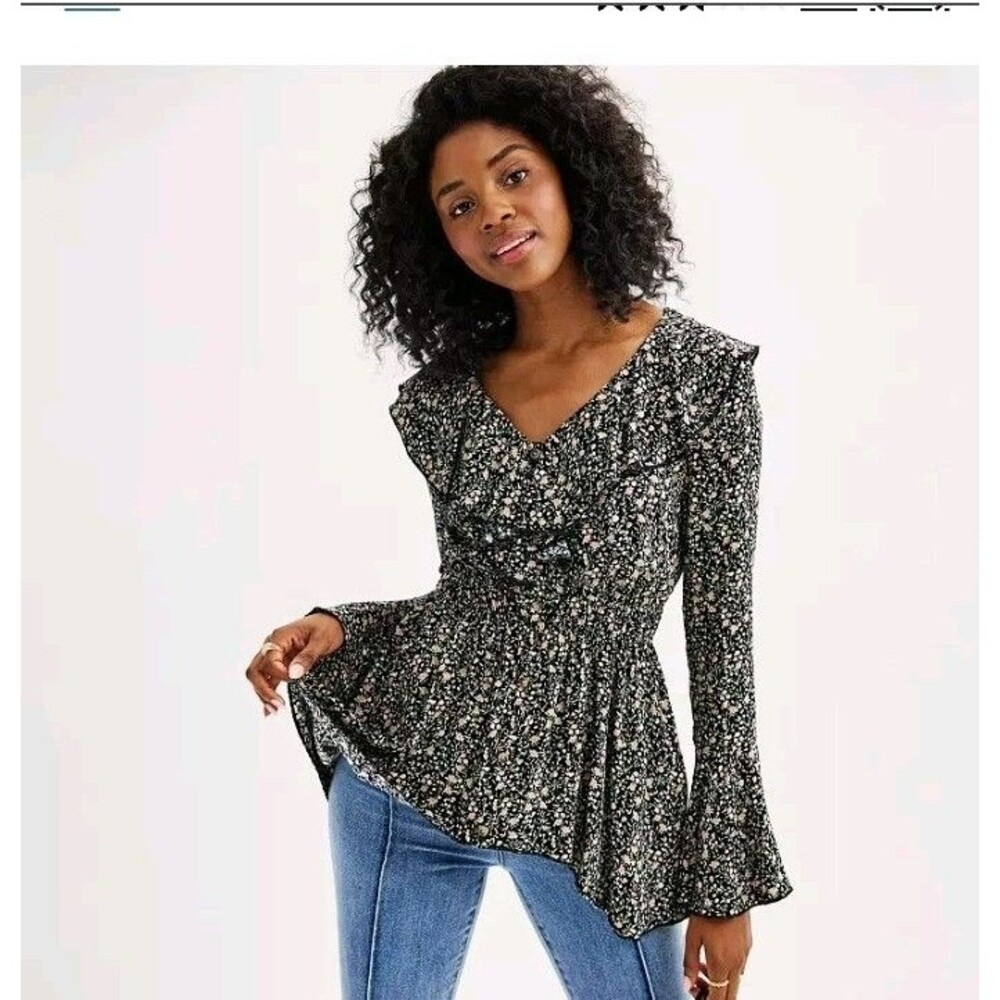 SO life is good womens Black Floral  Ruffle Button Up Blouse  Size Small Feminin